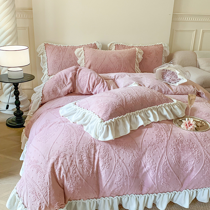 Telado de terciopelo de leche de cuatro piezas princesa viento no estático terciopelo bebé desnudo dormir A clase de kit de madre y bebé grueso y cálido