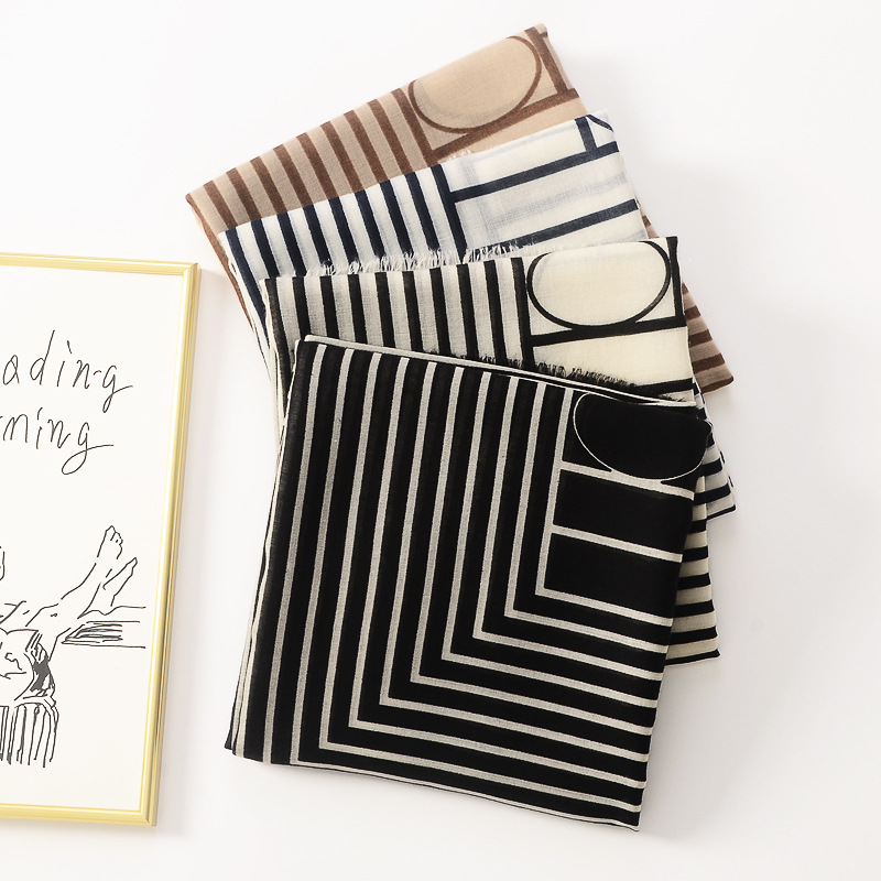 Comercio exterior europeo y americano algodón y lino mano bufanda moda carta rayas primavera delgada elegante bufanda viaje chal protector solar