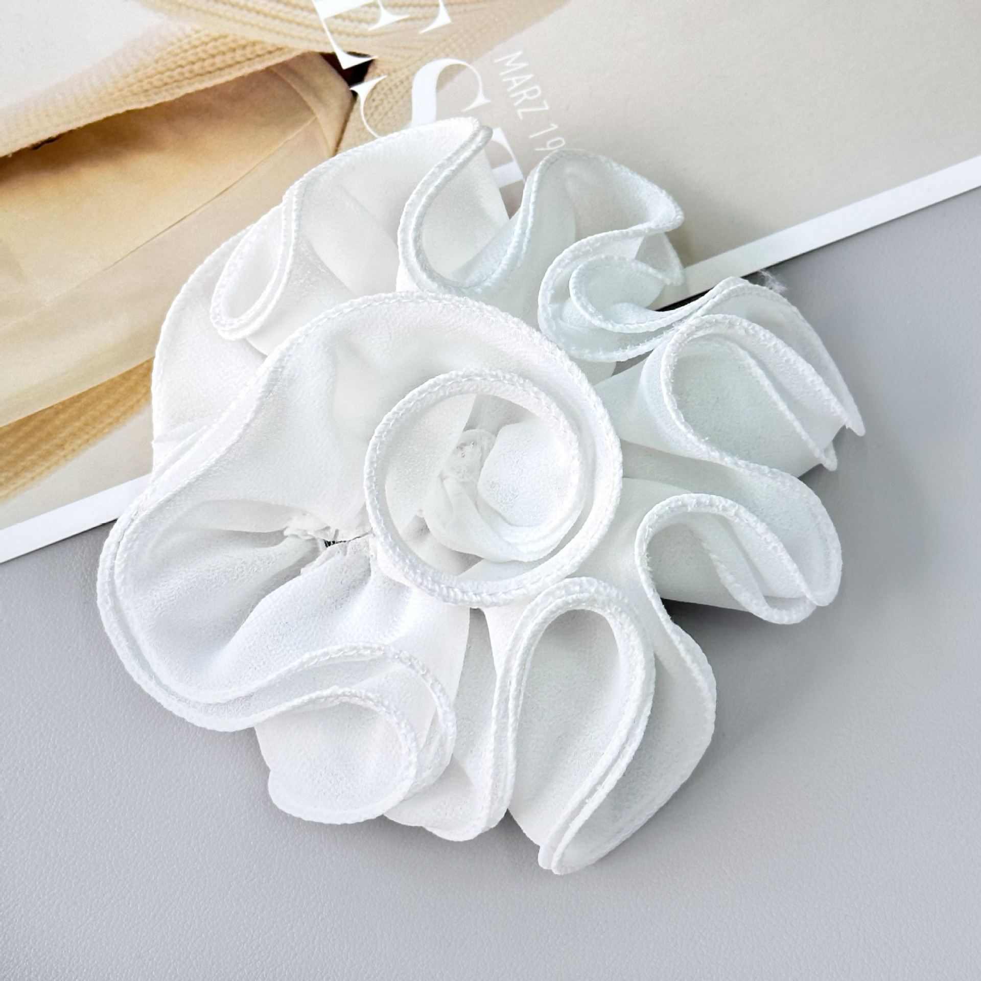 Ventas transfronterizas calientes 14.5cm irregular estereoscópico flores pequeñas flores de encaje de acero regalos de ropa decoración de vestido