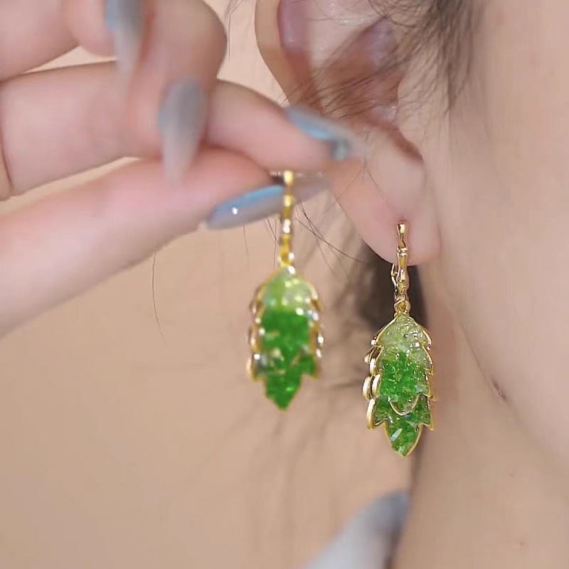 Summer fresh green small design elegant earrings