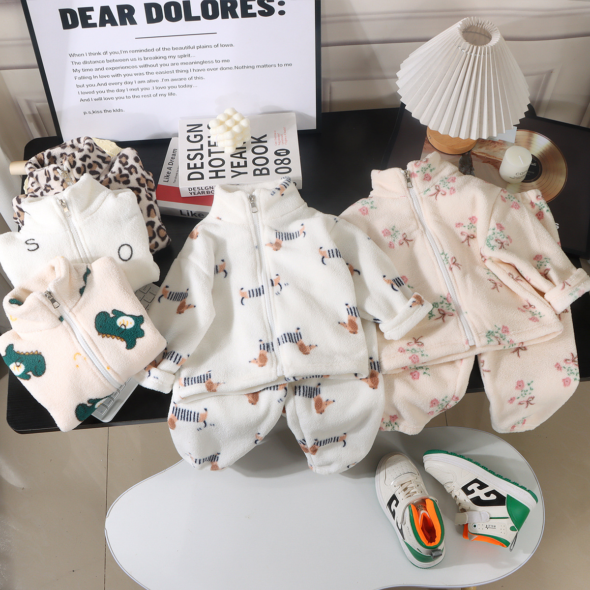 Children's Home Clothes Set for Boys and Girls, Double-Sided Velvet Thickeneded Puff Velvet Pajamas Jacket and Warm Two-Piece Set