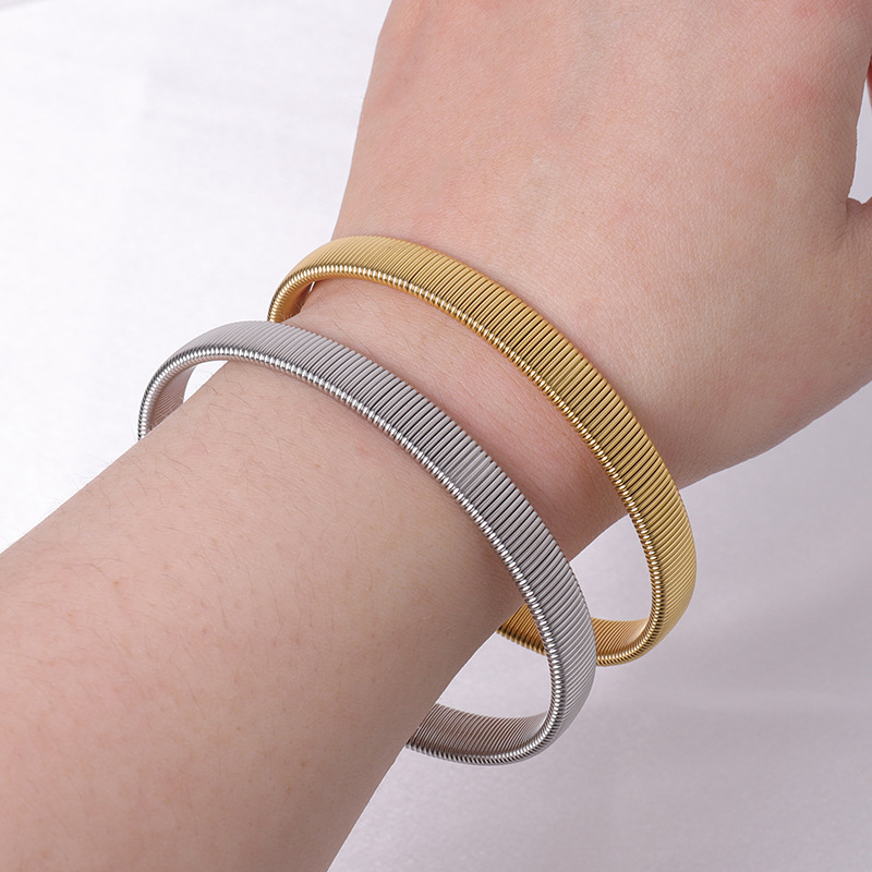 Casual Simple Style Solid Color Stainless Steel Plating Bangle display picture 3