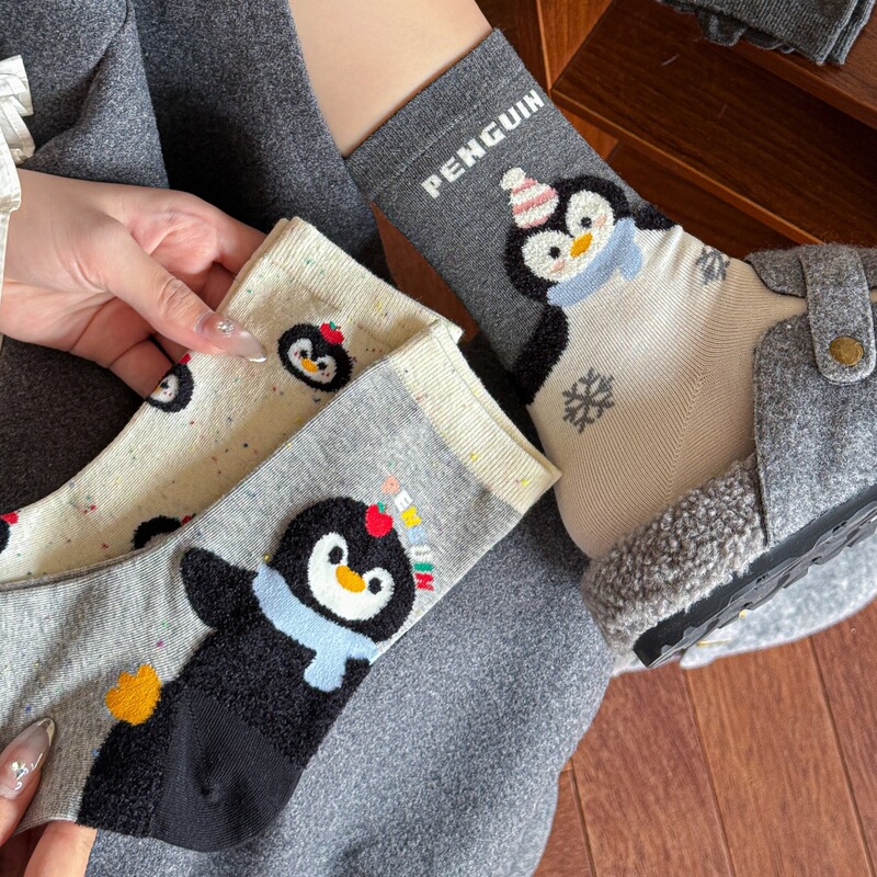 Autumn and Winter Seamless Korean-Style Socks, Casual Cute Cartoon Little Penguin Gray Combed Cotton Mid-Tube Socks for Students Autumn and Winter Seamless Korean-Style Socks, Casual Cute Cartoon Little Penguin Gray Combed Cotton Mid-Tube Socks for Students