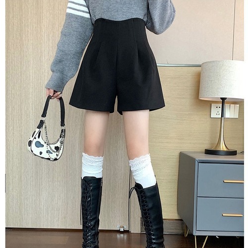 Simple woolen cropped wide-leg bootcut pants for women—autumn/winter high-waisted, figure-flattering, versatile, and perfect as outerwear or base layers.