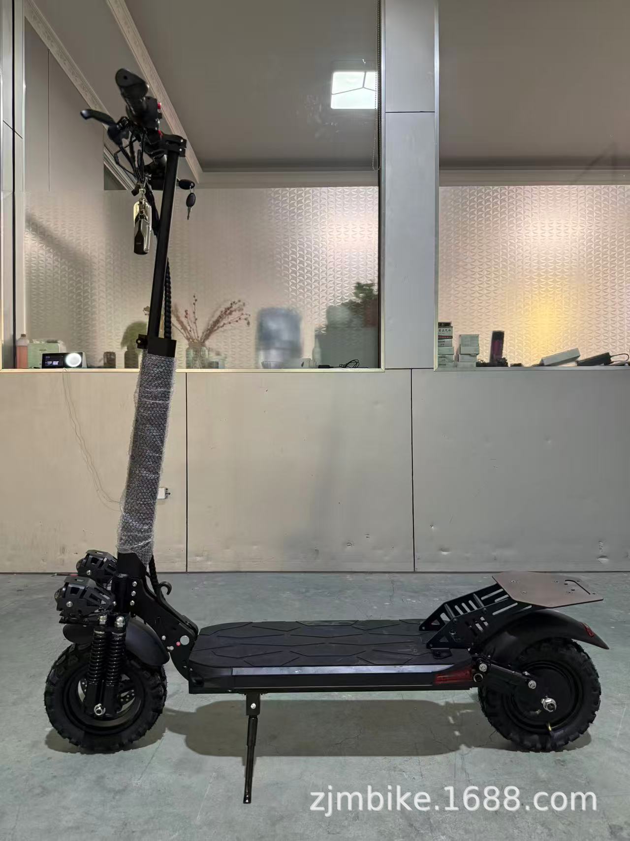 Off-Road 11inch Adult 1200W Electric Scooter Foldable Electric Scooter 48V Front and Rear Shock Absorbers