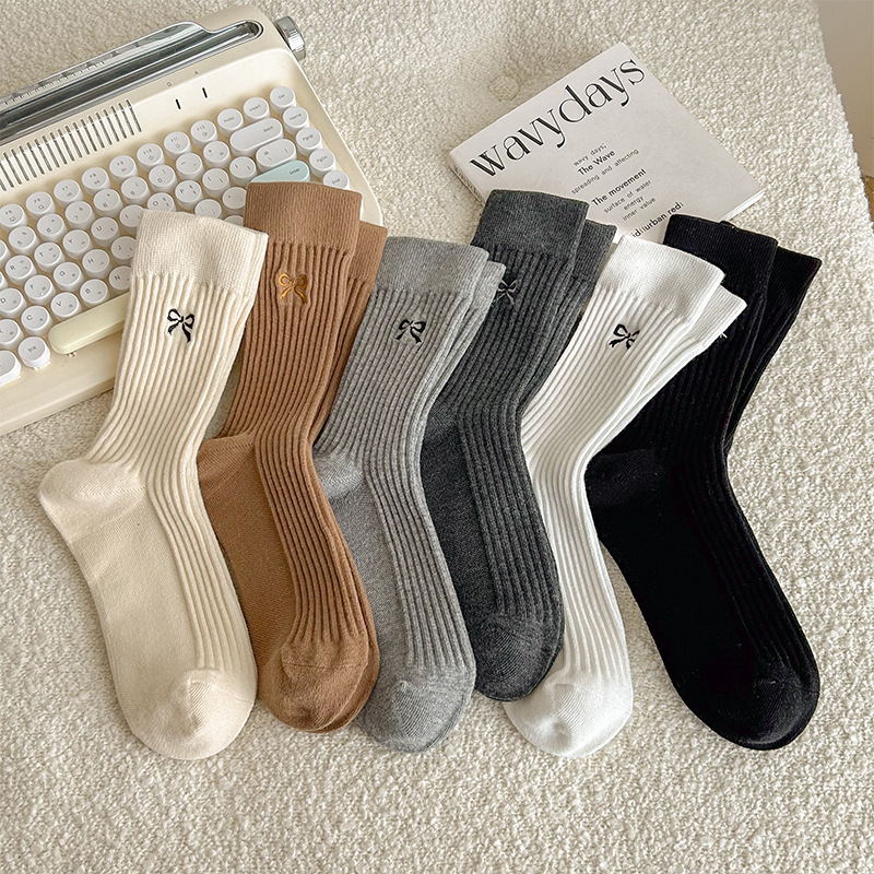 襪子女秋冬新款刺繡蝴蝶結中筒襪純棉吸汗白色堆堆襪日系長筒襪女