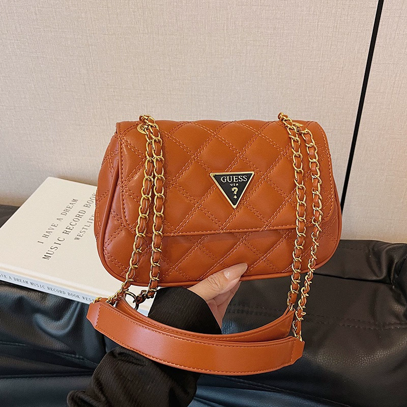 One-shoulder Bag, Quilted Vegan Leather, Chain Strap, City Style (23×7×15 cm)