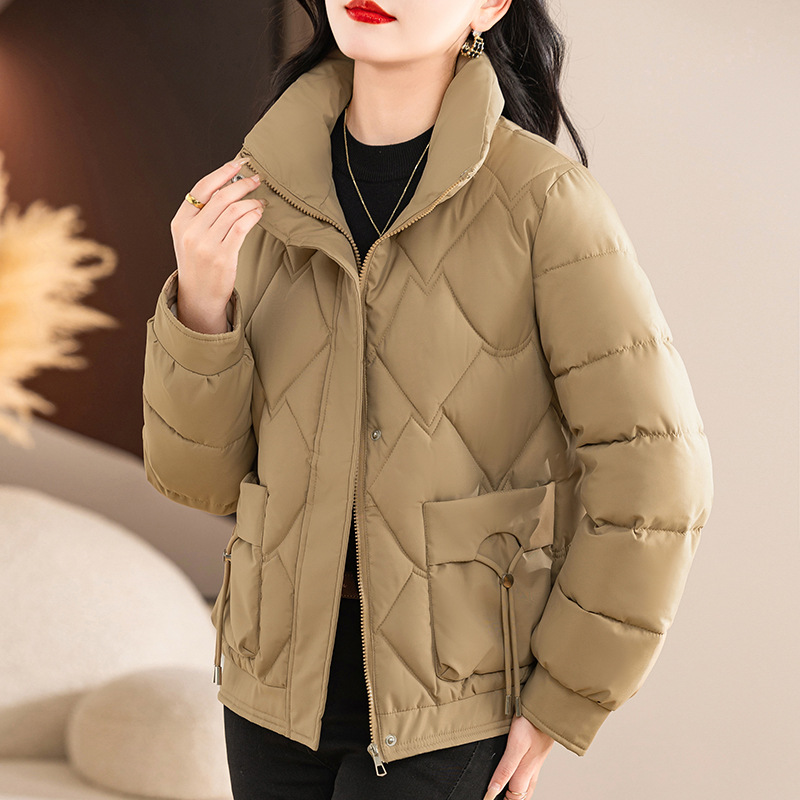 Comercio exterior ropa de algodón para mujeres 2025 nueva ropa de algodón corta de tamaño grande para mujeres chaqueta de invierno chaqueta de algodón pequeño lote image 7
