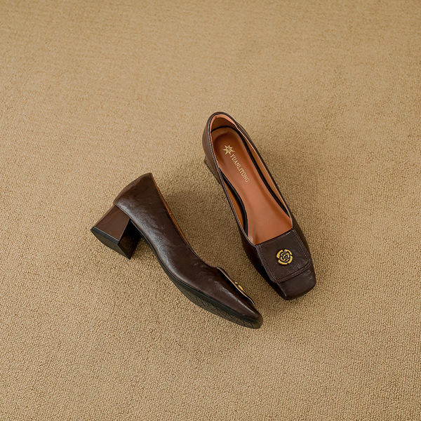 Retro elegant shoes heels