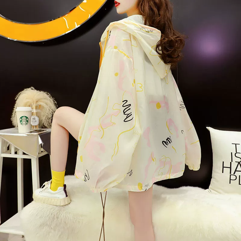 Солнцезащитная одежда для женщин летом, новая свободная тонкая короткая куртка в корейском стиле, универсальная дышащая ледяная шелковая куртка с длинными рукавами и капюшоном, защита от ультрафиолета