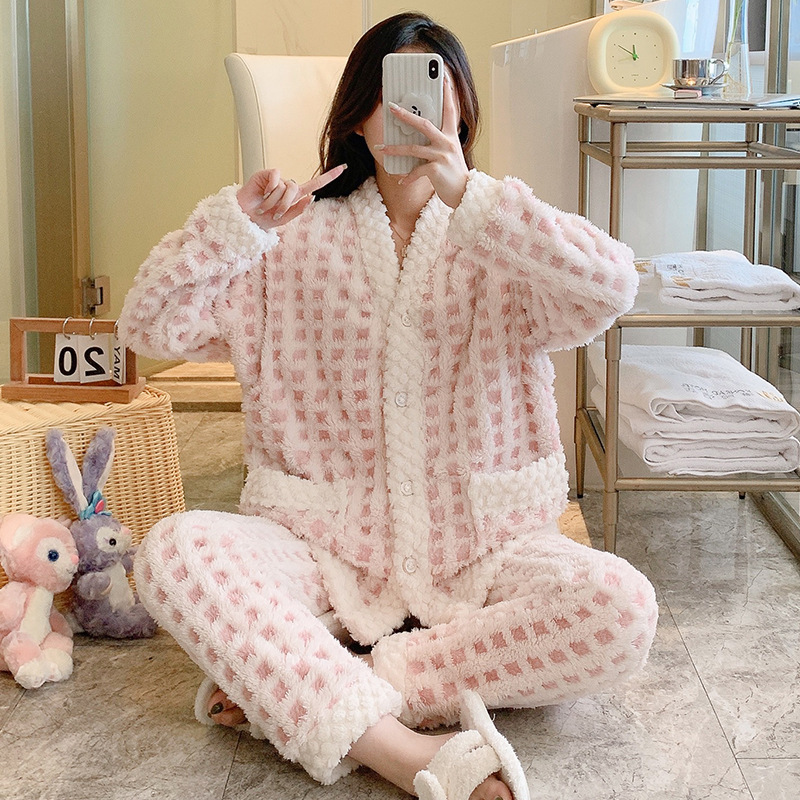 Autumn winter and velvet thickened new V-collar moon clothing coral fleece postpartum breastfeeding pregnant women pajamas home clothes long Autumn winter and velvet thickened new V-collar moon clothing coral fleece postpartum breastfeeding pregnant women pajamas home clothes long