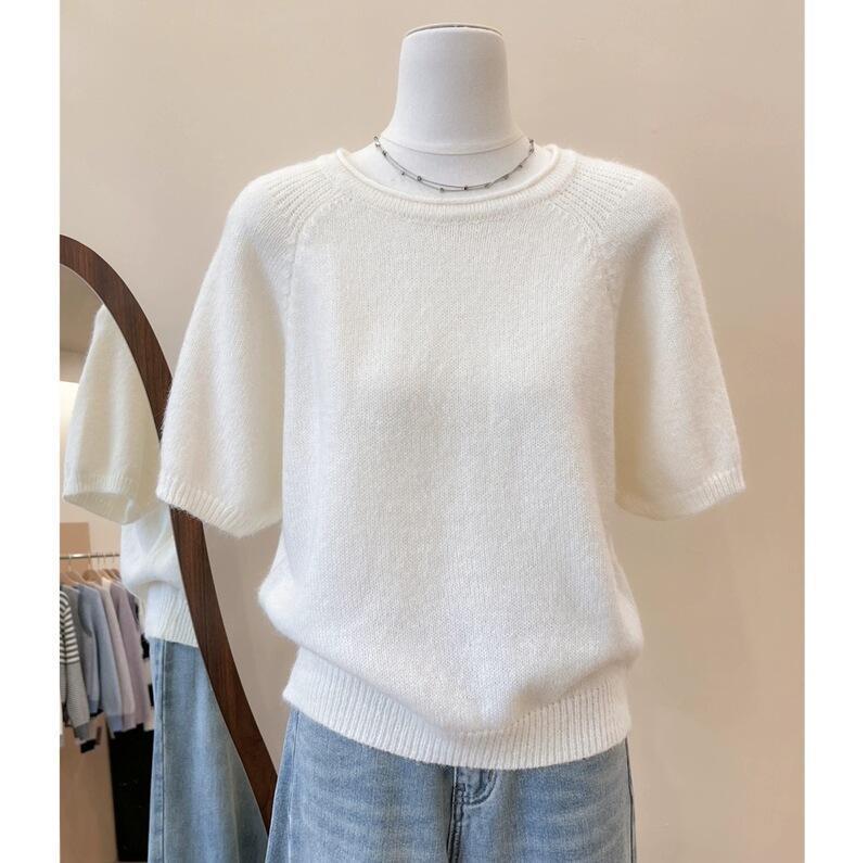 Korean-Style High-End White Short-Sleeved Knitted Top for Women, Unique and Stylish for Spring and Autumn, Perfect for Layering, Suitable for Petite Figures