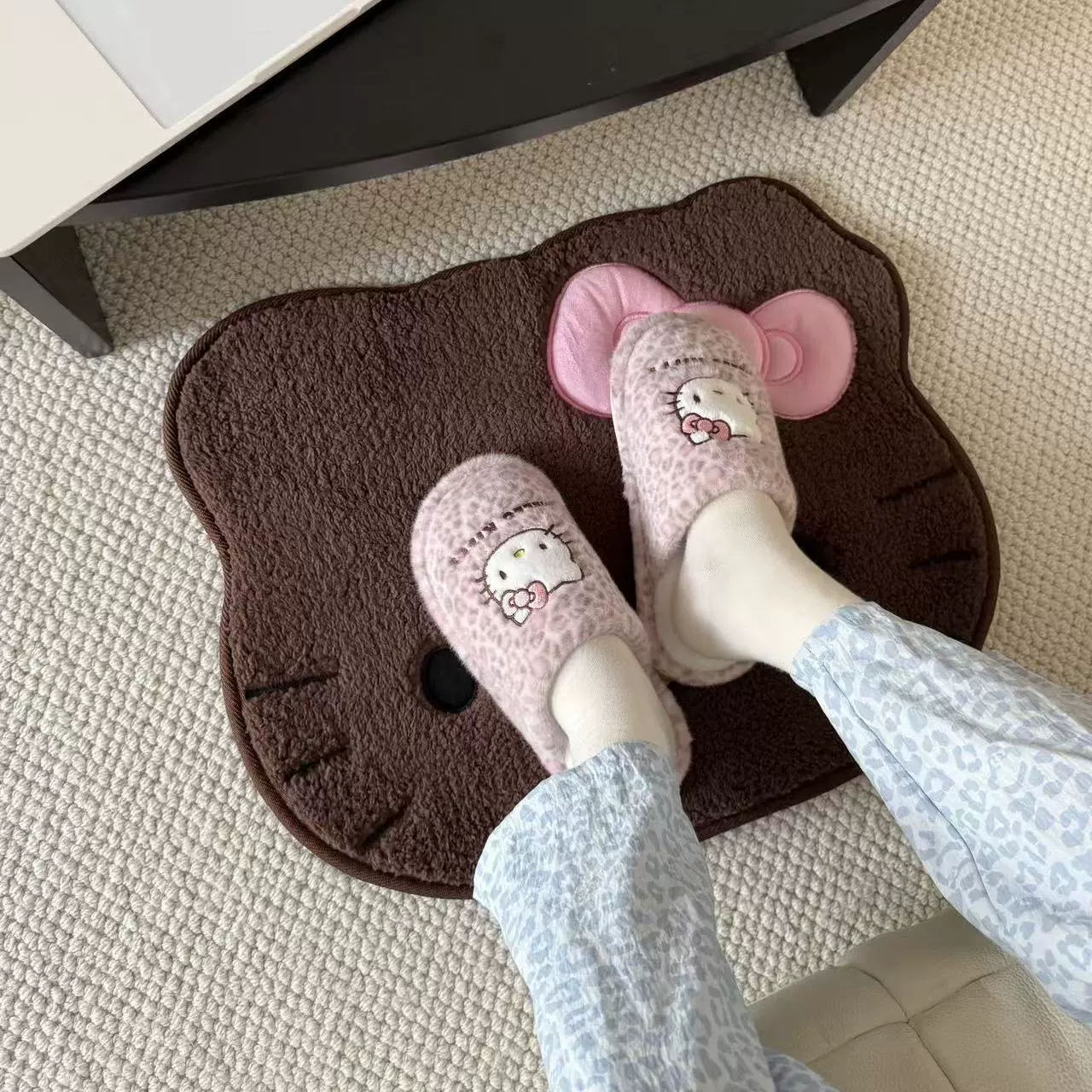 Полусезонные тапочки Hello Kitty (Hello Kitty), плюшевый верх и противоскользящая подошва, 36–41