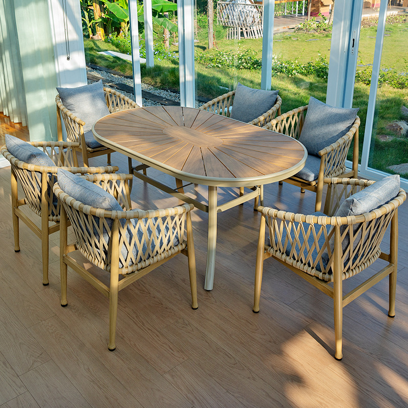 Mesas y sillas de comedor de balcón al aire libre nórdico Patio de la villa Sala de sol Jardín del hotel Recreación al aire libre Cuerda de ocio Muebles de silla de ratán
