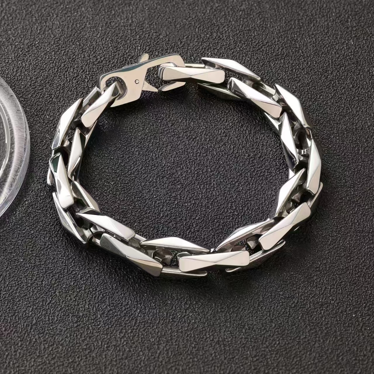 European and American Trendy Men's Titanium Steel Bracelet Cuban Chain Non-Fading Hip-Hop Personality Stainless Steel Bracelet Simple and Versatile