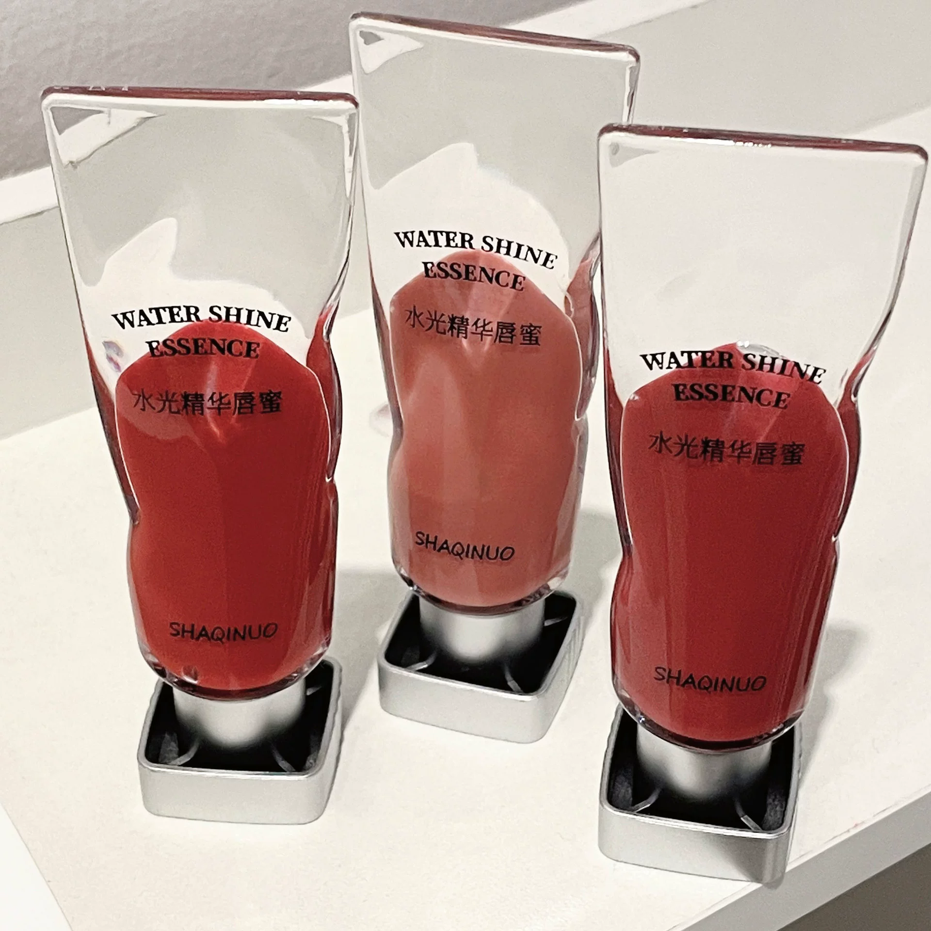 莎琪诺 Essence, transparent glass nutritious lip gloss, intense hydration, mirror effect