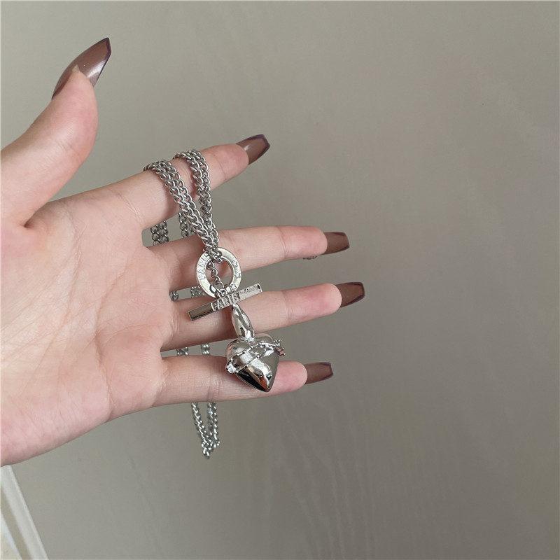 Korean Love Pendant Sweater Chain Letters Stainless Steel Clavicle Chain Necklace display picture 6