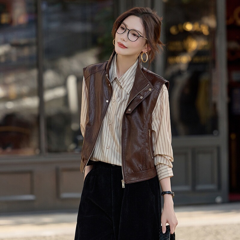 Branded short leather jacket for women, 2026 autumn new vintage biker vest, stylish and trendy sleeveless jacket Branded short leather jacket for women, 2026 autumn new vintage biker vest, stylish and trendy sleeveless jacket
