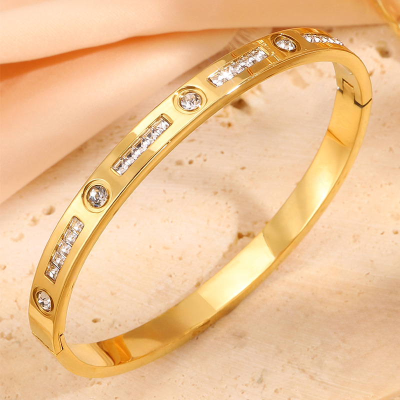 Pulsera de Acero Titanium para Mujer de Acero Inoxidable Bañado en Oro de 18K con Diamantes image 5