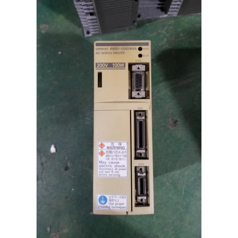 B024*R88D-UA04HA  欧姆龙伺服驱动器