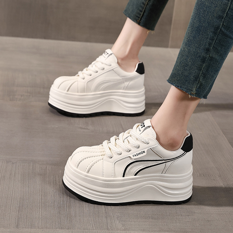 Giày sneaker nữ đế dày tăng chiều cao phong cách basic trắng — Bạc trắng