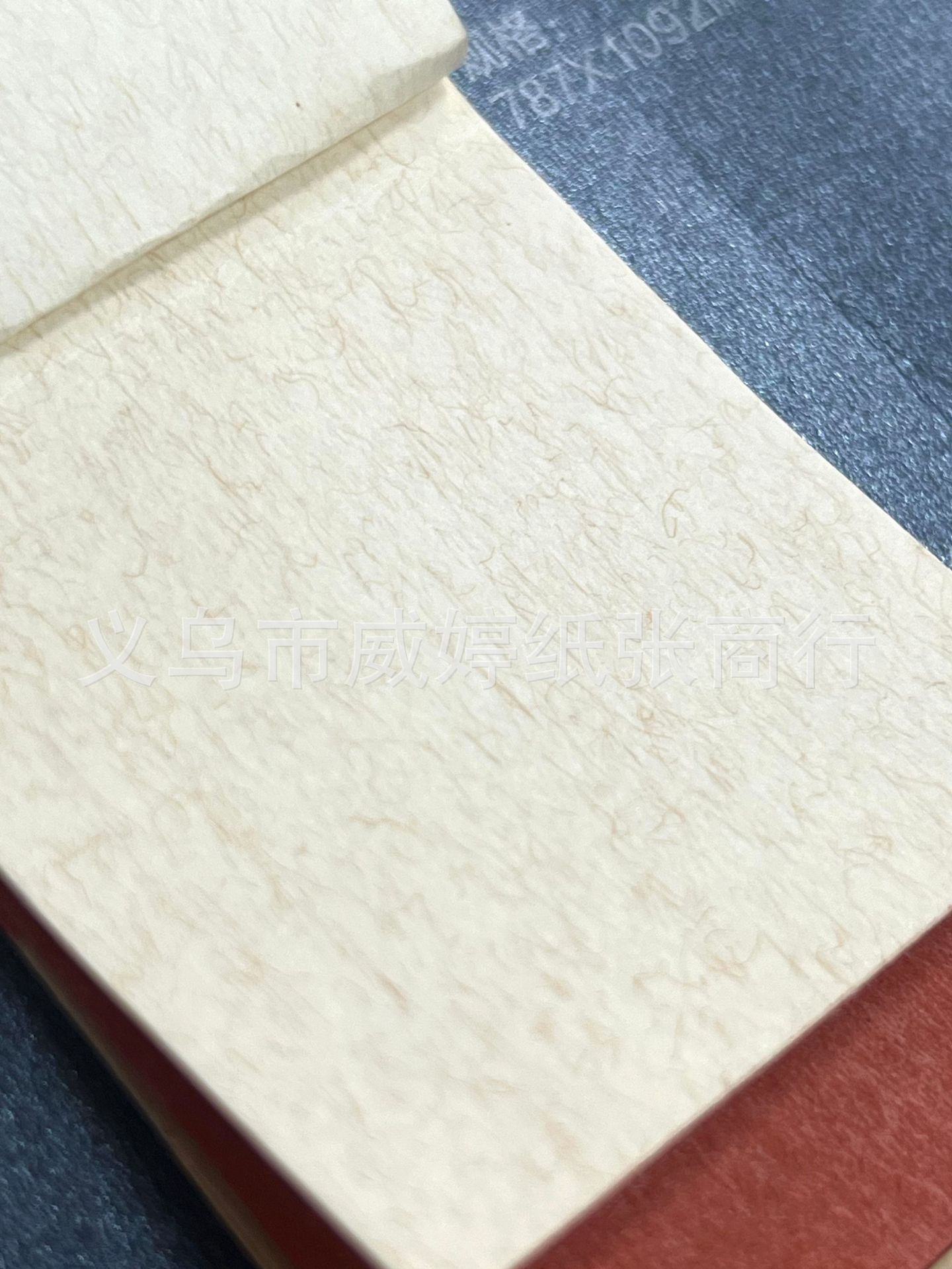 Protección del medio ambiente 116G forro cubierta de papel Etiqueta de papel especial 198G papel de Cachemira sobre tarjeta de felicitación papel de arte en stock al por mayor