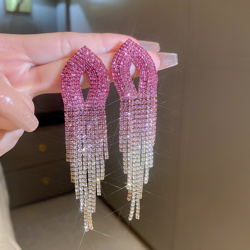 Agujas de plata transfronterizas flores de zircón aretes de bordillo estilo de moda pernos de auriculares lujosos de alto nivel de diseño de auriculares nicho