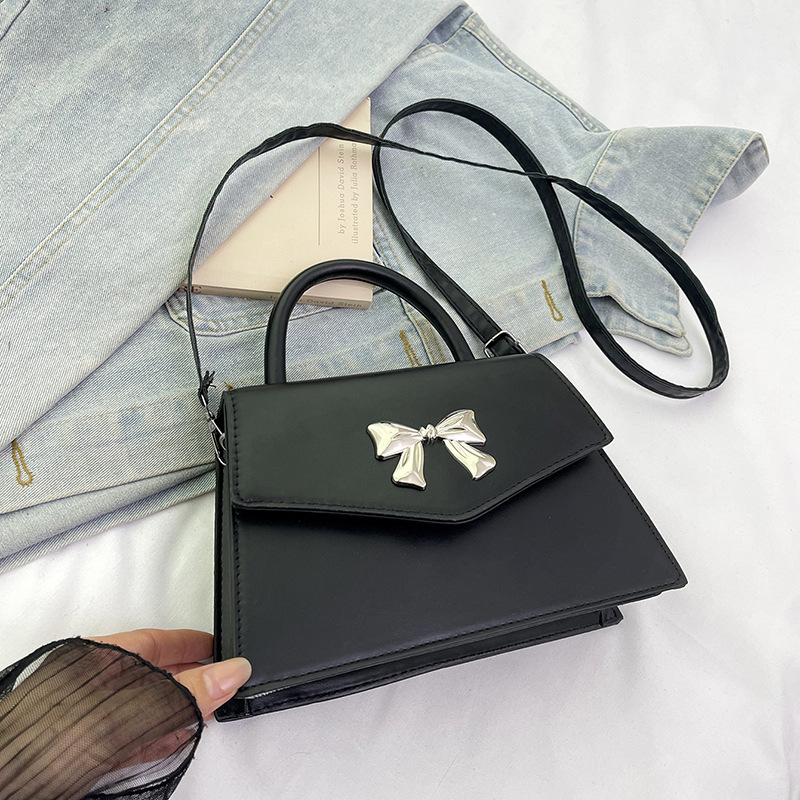Arco de moda de verano 2025 hermoso nuevo estilo ocio de estilo extranjero suave portátil de hombro mochila pequeña bolsa de mujer