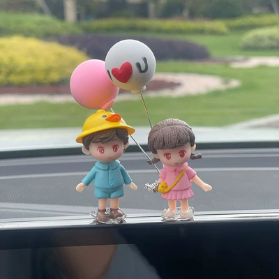 Internet Celebre Cute Couple Doll Car ornaments - little-yellow-hat-balloon-couple