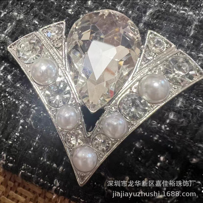 直销三角型合金镶钻领角diy饰品扣 外套领角 衣兜 帽子鞋装饰辅料