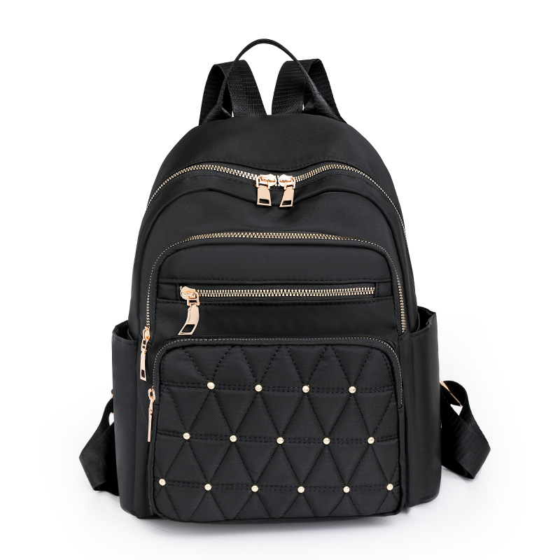 Comercio exterior al por mayor 2023 nuevas señoras casuales mochila de nailon moda remache almacenamiento al aire libre mochila de viaje marea
