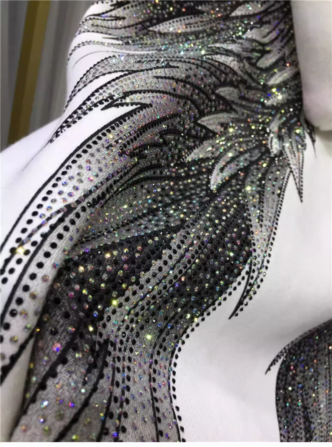 Women's Clothing Extra large size heavy industry diamond light luxury front and rear wings hooded long sleeved velvet jacket sweatshirt_voghion.com