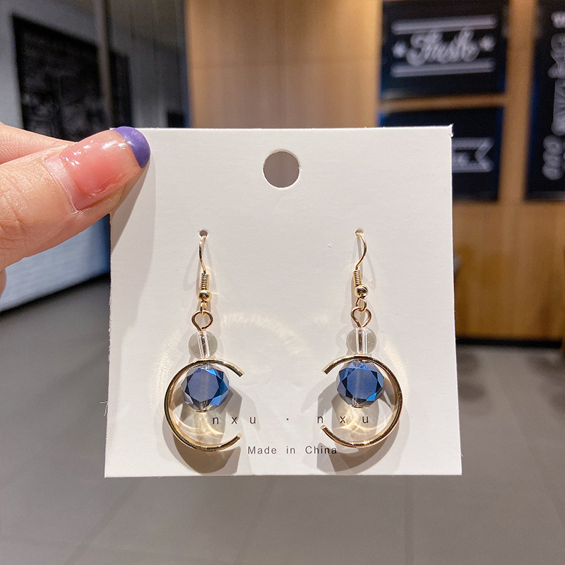 Luz de lujo de alto nivel nicho de diseño femenino sensación de aretes de bordilla temperamento perla asimetría joyería perla al por mayor