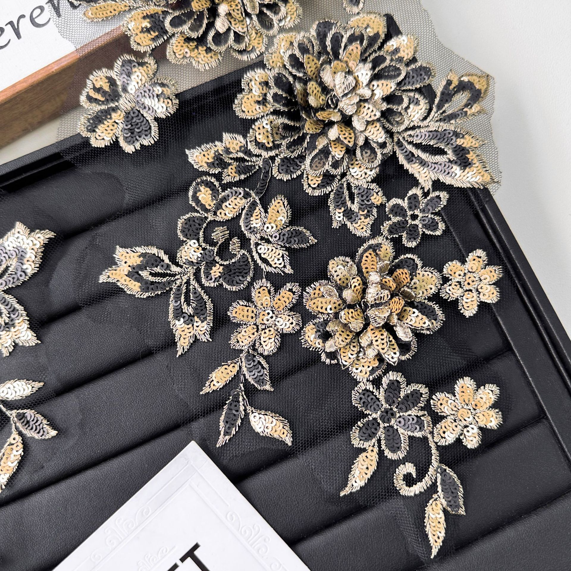 Dorado negro bordado encaje hoja de flor contra la solapa sequinilla accesorios de malla DIY parches de decoración de ropa bordado estampado image 3