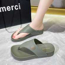 ���������Ů�ļ��⴩�r���¸�ɳ������Ь�҃ȷ���ϴ��A�_��Ь