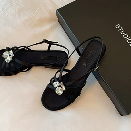 女式时装单鞋;女式皮靴;乐福鞋