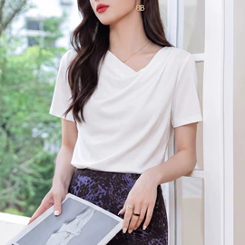 小西装;半身裙;女式衬衫