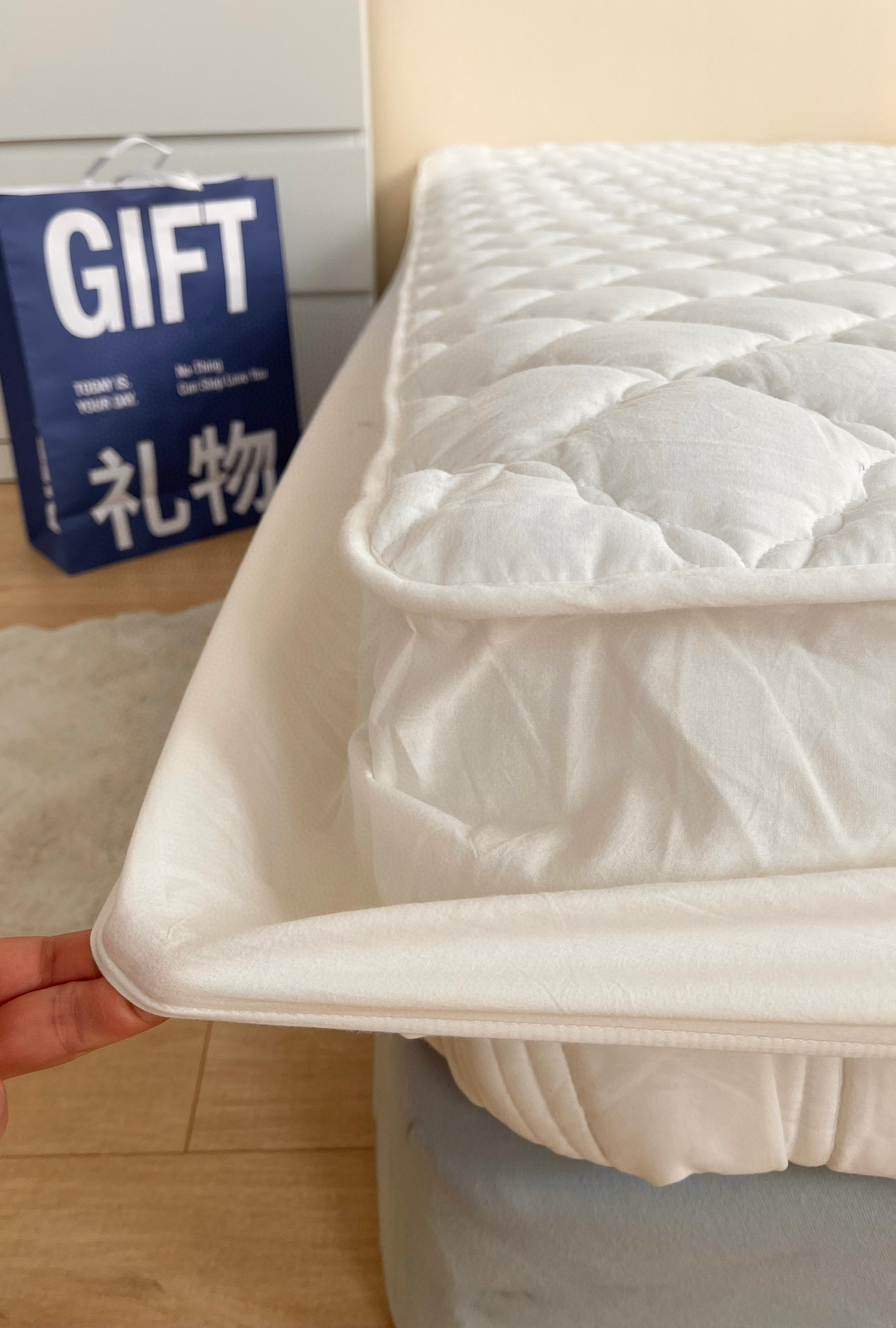 Thickened and high-dyed yarn-dyed washed quilted bed sheet single piece non-slip Simmons mattress protector washed bed cover