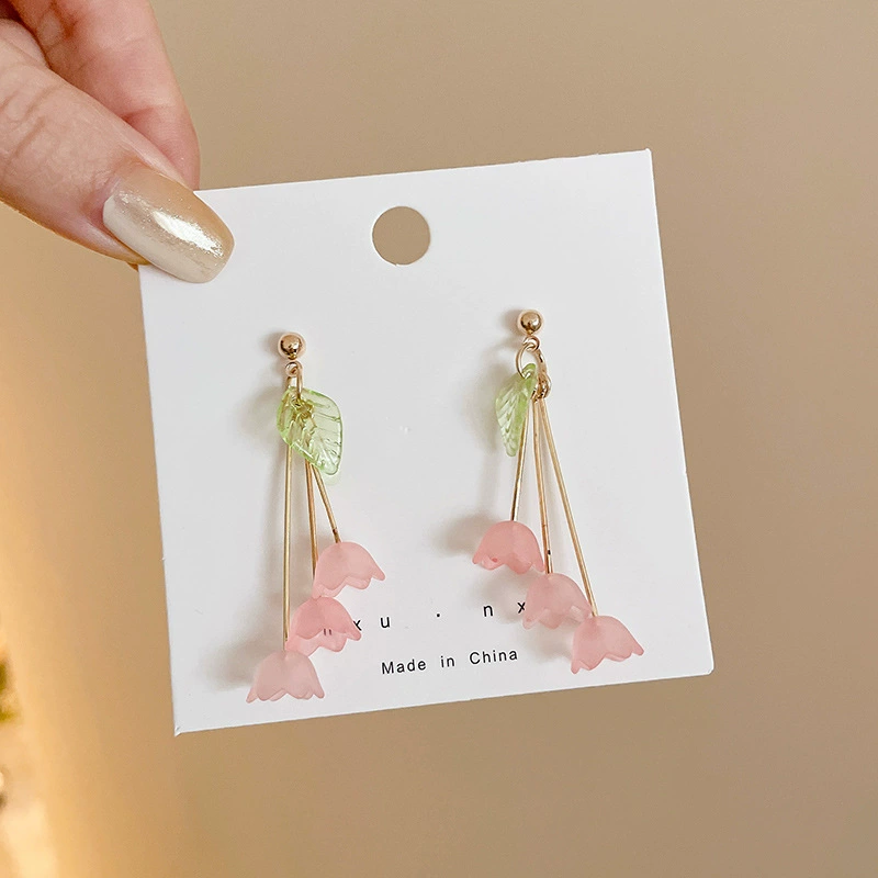 Pearl earrings, small elegant studs, light‑luxury minimalist style