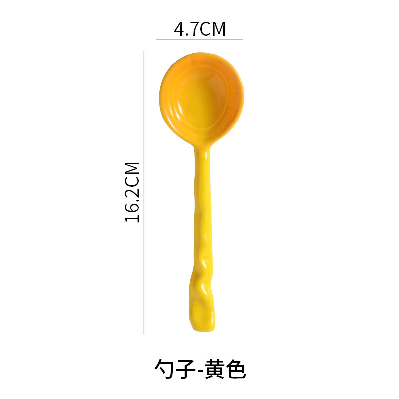 작은 노란 숟가락