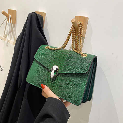 Crocodile-pattern women's bag, underarm bag, trendy chain-style small square bag—stylish European and American single-shoulder bag with a chic crossbody design.