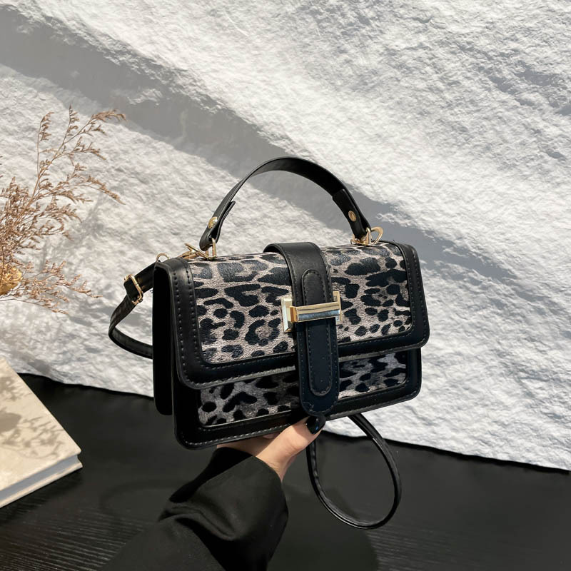 Bolso 2025 nuevo bolso de mujer de moda leopardo textura bolso pequeño nicho de diseño retro impresión de hombro mochila