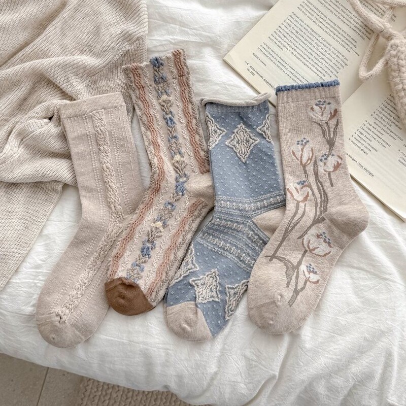 Japanese-style floral embossed women's socks, featuring Morandi color vertical stripes, diamond pattern, gentle and versatile mid-calf length Japanese-style floral embossed women's socks, featuring Morandi color vertical stripes, diamond pattern, gentle and versatile mid-calf length