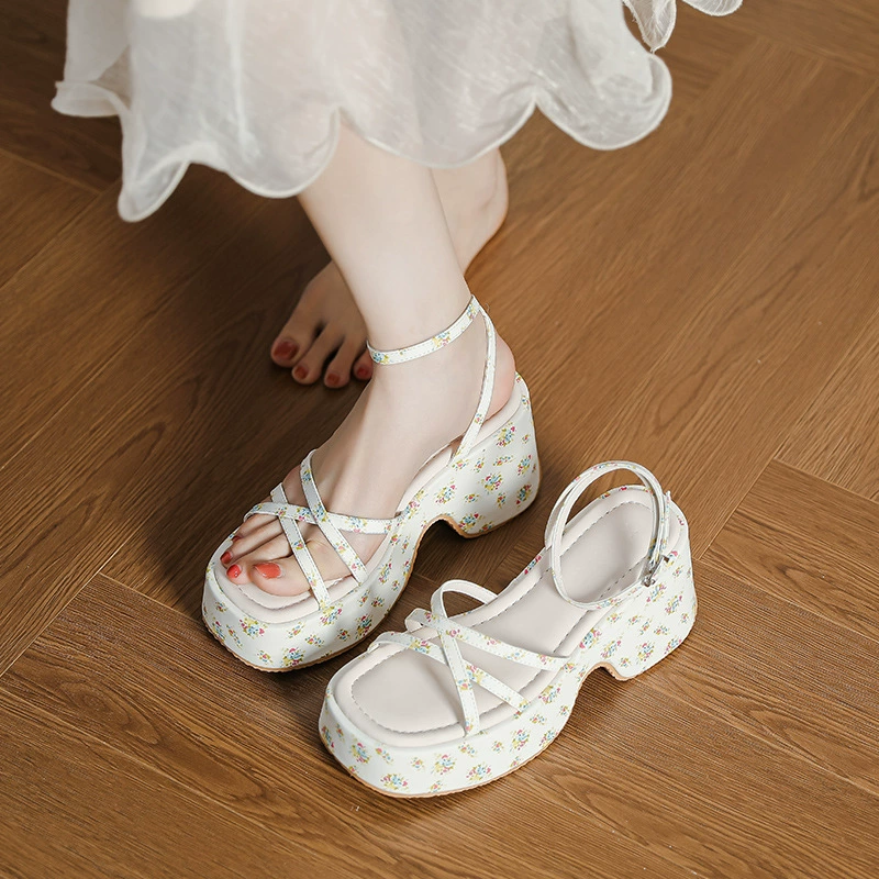 Сандалии с толстой подошвы для кексов женские летние новые наклоны на пятки