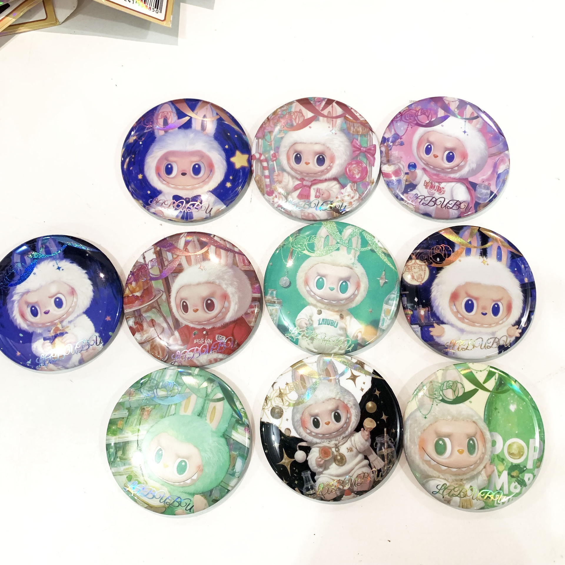 Labubu ラブブ ブラインドプルバッジ 漫画 高価値レーザー馬口 75mm バッジ 子供用ギフト