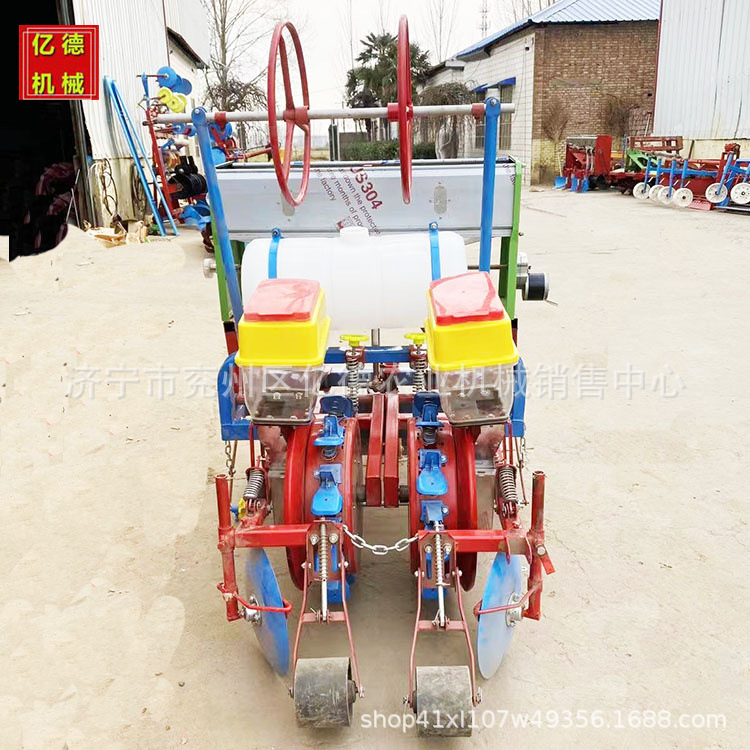 两行四行花生施肥精播机 覆膜起垄精播喷药多功能四轮车配套