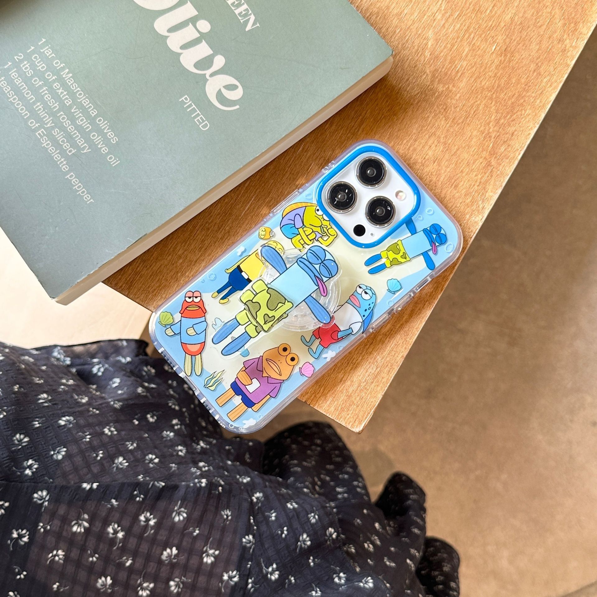 Divertido pez feo de dibujos animados para 16ProMax Apple 14 funda para teléfono móvil iphone15PM soporte giratorio 16 femenino 13