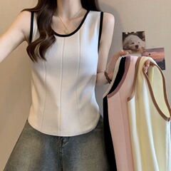 大きいサイズの婦人服の太ったmmの夏の新型の2024メリヤスのベストの外は短いタイプの中で袖なしの上着を掛けます。