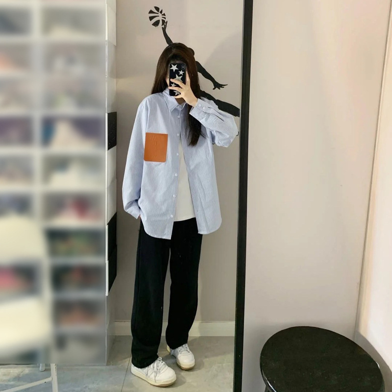 Correct Version Loe Luojia 24Fw Early Autumn New Striped Leather Label Pocket Unisex Loose Shirt Direct from Manufacturer Correct Version Loe Luojia 24Fw Early Autumn New Striped Leather Label Pocket Unisex Loose Shirt Direct from Manufacturer