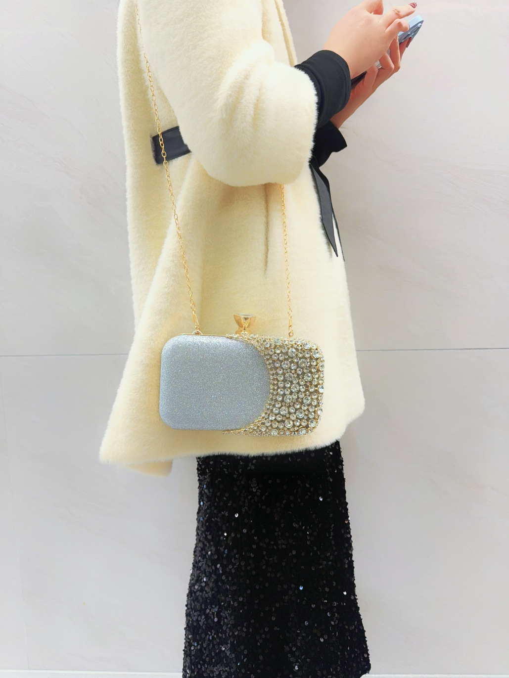 Women's Evening Handbag With Diamond Embellishment For Parties_voghion.com